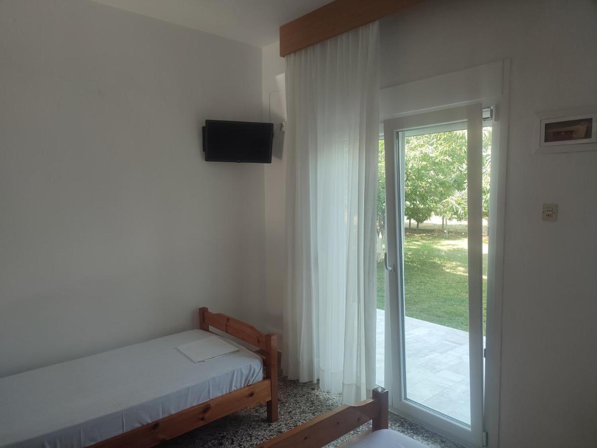 Michalos Apartments Paralia Skotinis Luaran gambar
