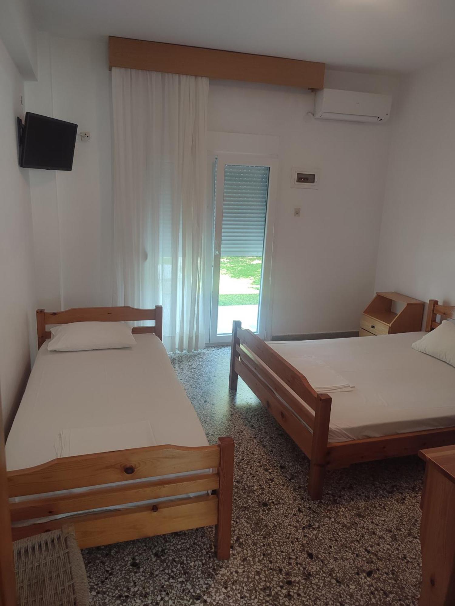Michalos Apartments Paralia Skotinis Luaran gambar