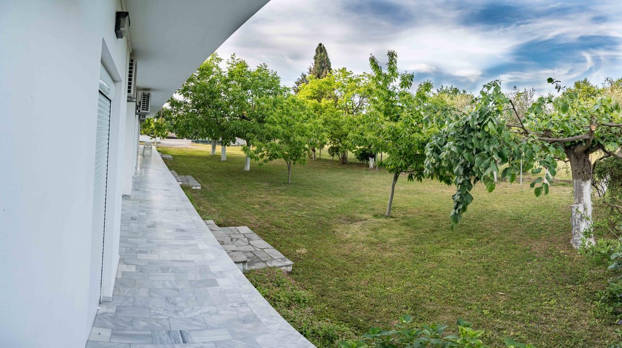 Michalos Apartments Paralia Skotinis Luaran gambar
